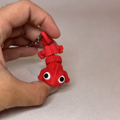 Porta-chaves em forma de lagarto vermelho com olhos grandes