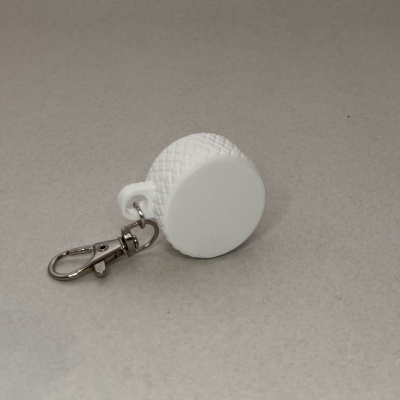 Chaveiro taça de golfe branco com fecho metálico prateado