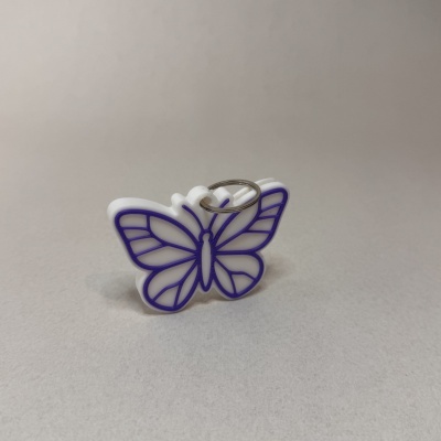 Chaveiro borboleta branco e roxo com argola metálica