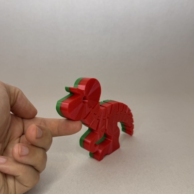 peça colorida em formato abstrato em plástico 3D