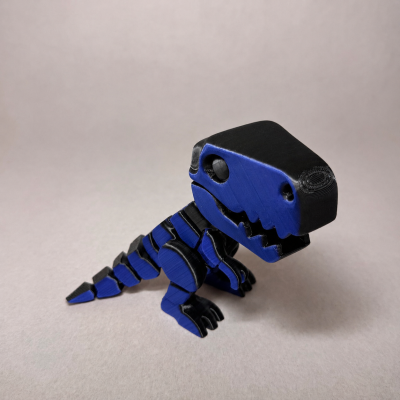 Miniatura de dinossauro azul e preto em superfície neutra