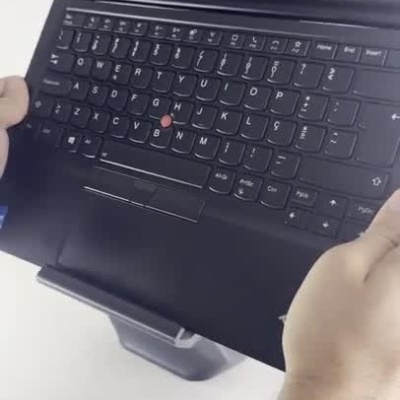 Base de suporte preta para portátil com portátil Lenovo ThinkPad