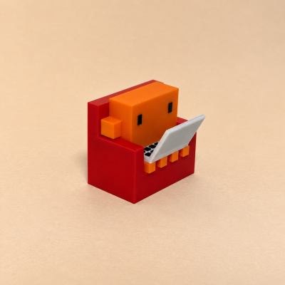 Figura em bloco de construção plástica de personagem alaranjada num sofá vermelho a usar portátil cinzento.