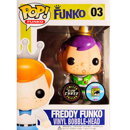 Figurinha Funko Pop Freddy Funko com cabeça oscilante e coroa dentro da embalagem