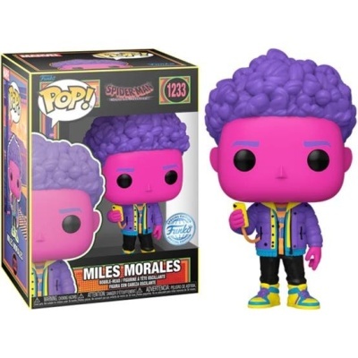 Boneco Funko Pop! Miles Morales rosa e roxo com casaco azul e tênis amarelos