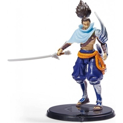 Figura miniatura samurai com espadas e base preta