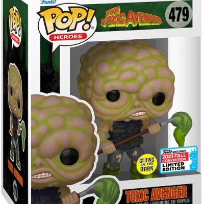 Figura Funko Pop Toxic Avenger verde com bastão, dentro de caixa com texto e etiquetas