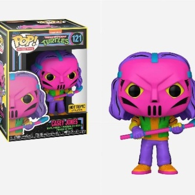 Figura Funko Pop do personagem Casey Jones das Teenage Mutant Ninja Turtles com roupa roxa e capacete cor-de-rosa