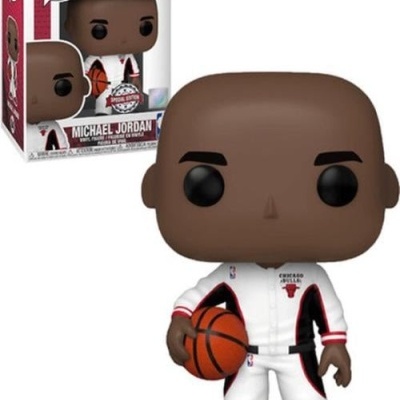 Boneco Funko Pop Michael Jordan com roupa branca e bola de basquete