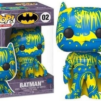 Figura de vinil Batman azul e amarelo com padrão letras e estrelas, junto da caixa POP! Art Series número 02
