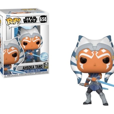 Figura Funko Pop! Ahsoka Tano Star Wars número 658 com caixas ao fundo