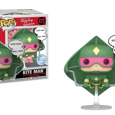 Figura Funko Pop! Kite Man número 475 com roupa verde e rosa ao lado da caixa do produto