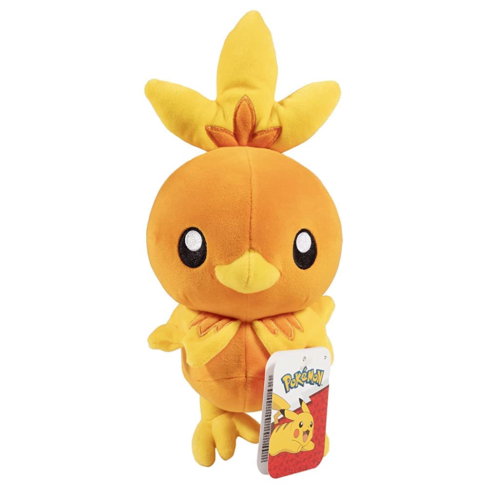 Pelúcia laranja e amarela do Pokémon Torchic com etiqueta colorida.