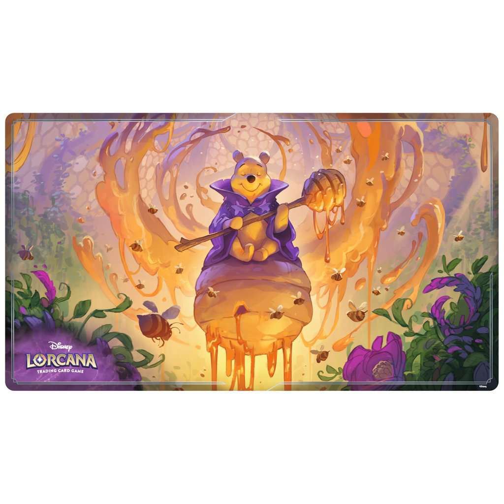 Tapete de jogo de cartas Disney Lorcana com urso vestido de roxo e favo de mel