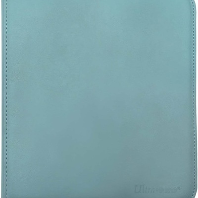 Estojo ou capa azul claro com 'Ultra pro' gravado