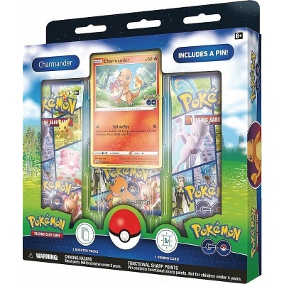 Pack de cartas Pokémon com carta Charmander, 3 boosters e pin em caixa colorida.