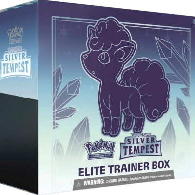 Caixa Pokémon Silver Tempest Elite Trainer Box azul com Vulpix roxo e cristais desenhados
