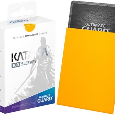 Caixa branca Katana 100 Sleeves com capas protetoras amarelas e cartas ULTIMATE GUARD