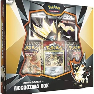 Caixa de coleção Pokémon Dusk Mane Necrozma Box com cartas visíveis