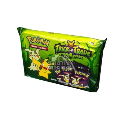 Pacote de cards Pokémon Trick or Trade em embalagem verde com Pikachu e Mimikyu