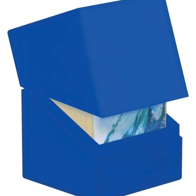 Caixa azul de plástico para cartas com tampa aberta mostrando parte do conteúdo