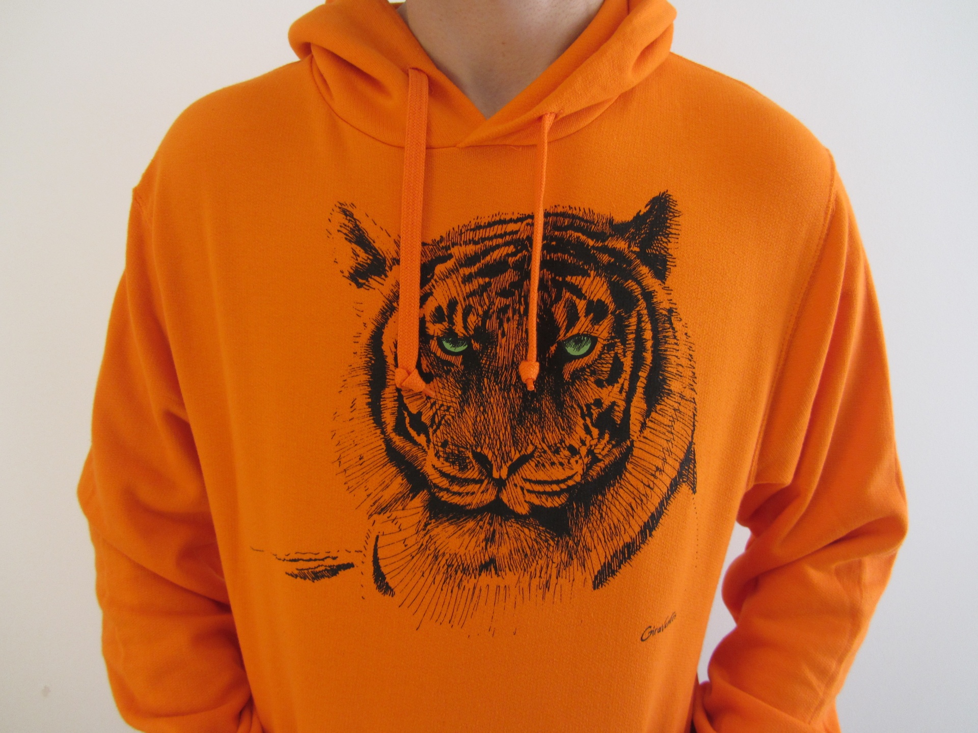 Camisola laranja com capuz e estampa de tigre