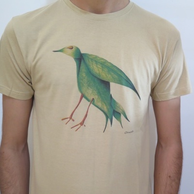 T-shirt bege com estampa de pássaro verde