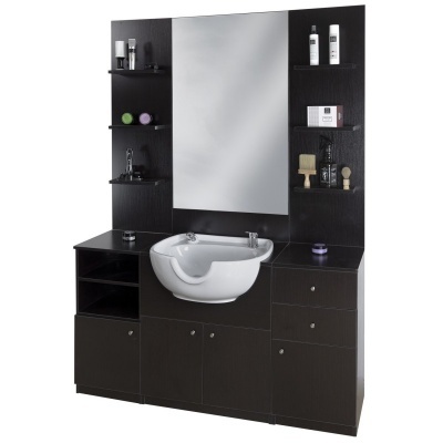 Móvel de lavagem preto com lavatório branco, espelho e prateleiras com produtos