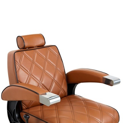 Cadeira de escritório castanha em couro sintético matelassê com apoios de braços metálicos