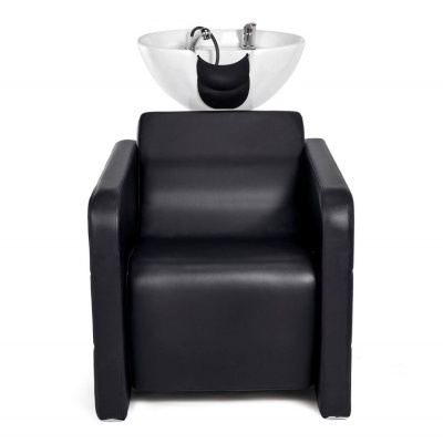 Cadeira preta para lavagem de cabelo com lavatório branco e suporte para pescoço preto