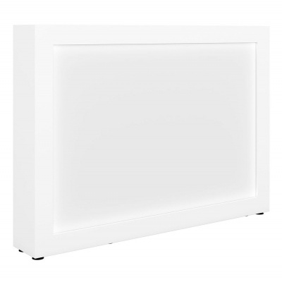 Móvel de receção branco com painel frontal elevado e cantos arredondados