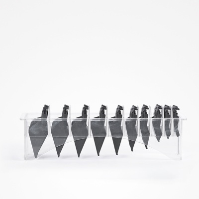 Conjunto de 10 pás helicoidais pretas organizadas numa caixa transparente