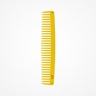 Pente amarelo de plástico com dentes largos sobre fundo branco