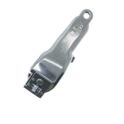 Raspador de metal prateado com cabo ergonómico e inscrições técnicas