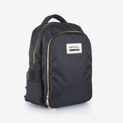 Mochila preta bIFULL com fechos dourados e bolso lateral de rede