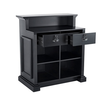 Móvel de madeira preto com gavetas e prateleiras