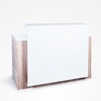 Móvel de receção branco com laterais em madeira clara