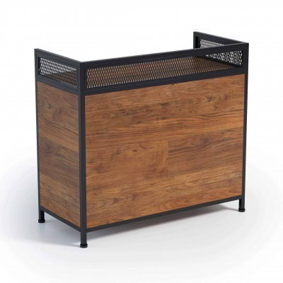 Móvel ou balcão em madeira castanha com estrutura metálica preta e padrão vazado