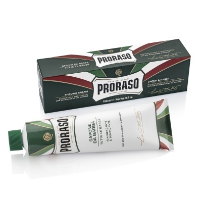 Creme de barbear Proraso em embalagem verde, branca e vermelha
