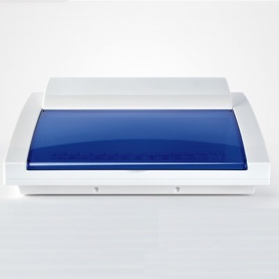 Produto plástico branco com tampa azul translúcida