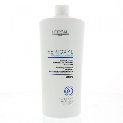 Frasco branco de condicionador corporal L'Oreal SERIOXYL para cabelos naturais clareados