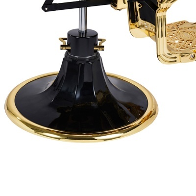Base preta e dourada de cadeira com decoração dourada
