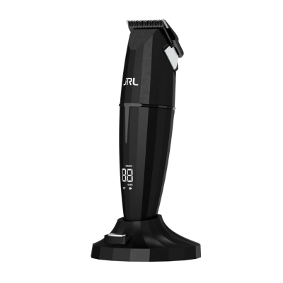 Aparelho de corte de cabelo preto com visor digital e base de carregamento