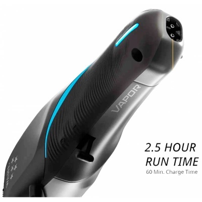 Aspirador portátil cinza e preto com detalhes azuis e texto sobre tempo de uso e carga