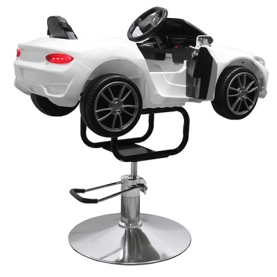 Cadeira infantil em forma de carro branco com base metálica ajustável
