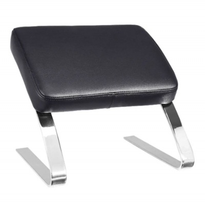 Apoio para os pés preto com estrutura metálica cromada
