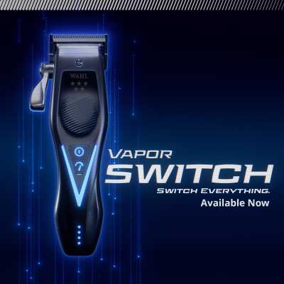Máquina de cortar cabelo Wahl preta com detalhes em azul luminoso sobre fundo azul escuro