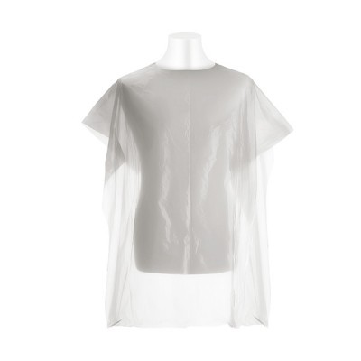 Capa plástica transparente com mangas curtas num manequim branco