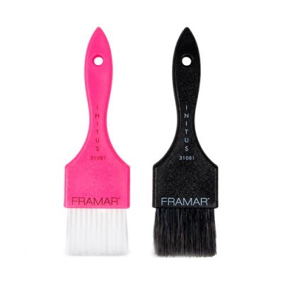 Dois pinceis para cabelo FRAMAR com cabos rosa e preto e cerdas brancas e pretas