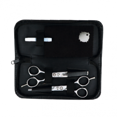 Conjunto de manicure em estojo preto com vários utensílios